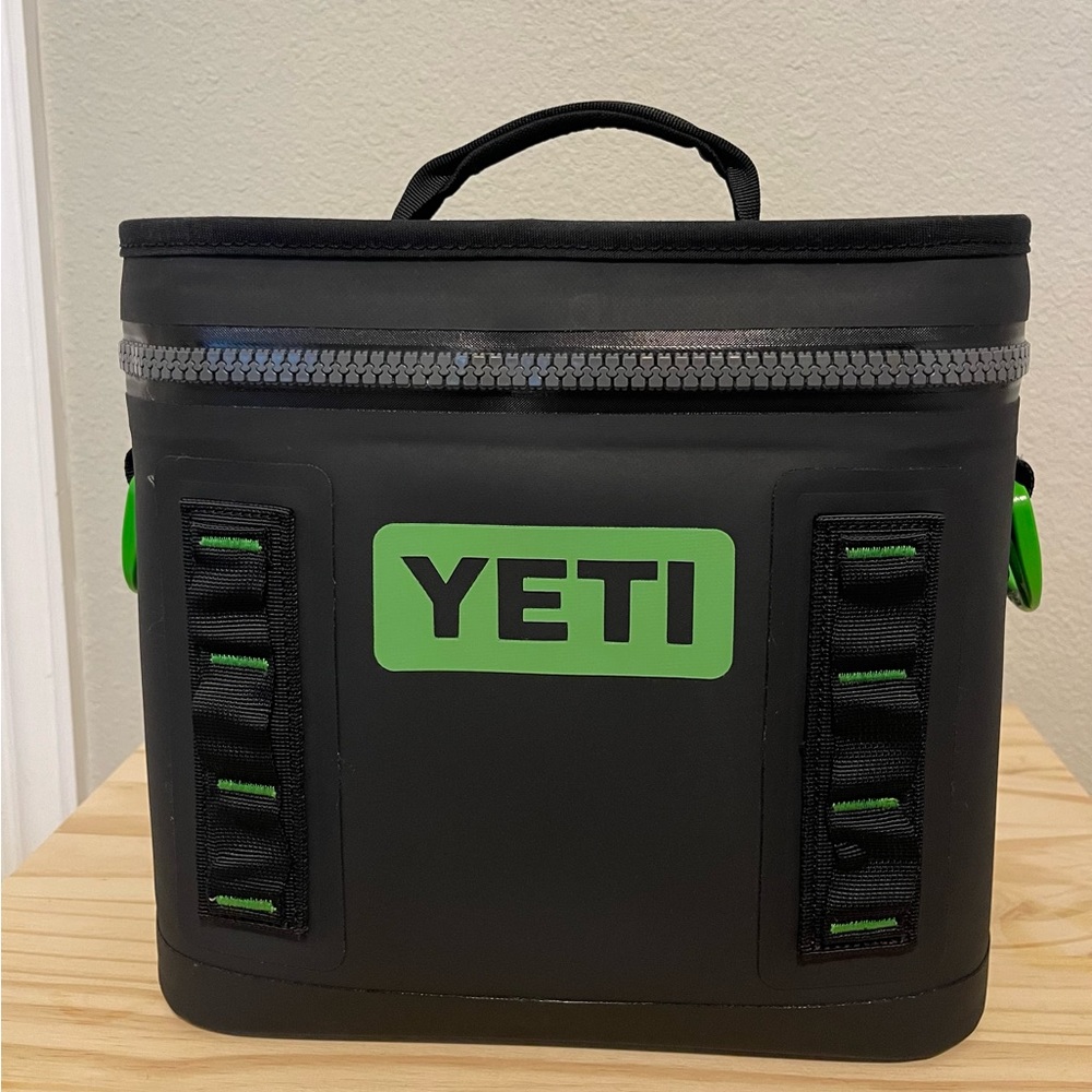 Yeti Hopper Flip 8 Cooler Canopy Green / Black Limited Edition